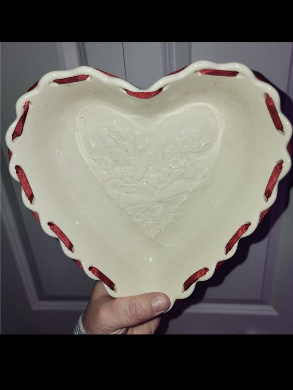 Large Longaberger Heart Shaped Oven Baker Red Ribbon Ivory Embossed Floral 1993